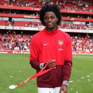 Alex Song (Arsenal) with his Emirates Cup medal