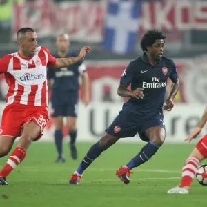 Alex Song (Arsenal) Kostas Mitroglou and Enzo Maresca (Olympiacos). Olympiacos 1