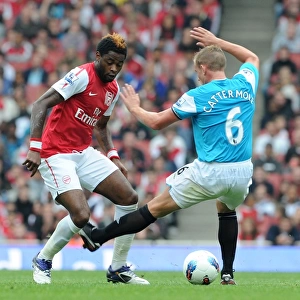Alex Song (Arsenal) nutmegs Lee Catermole (Sunderland). Arsenal 2: 1 Sunderland