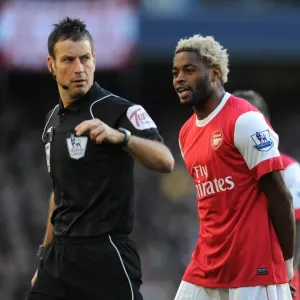 Alex Song (Arsenal) and referee Mark Clattenburg. Manchester City 0: 3 Arsenal Alex Song (Arsenal) and referee Mark Clattenburg. Manchester City 0: 3 Arsenal
