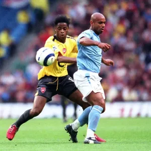 Alex Song (Arsenal) Trevor Sinclair (Man City). Manchester City 1: 3 Arsenal