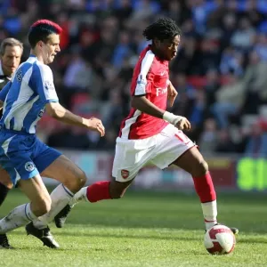 Alex Song beats Paul Scharner