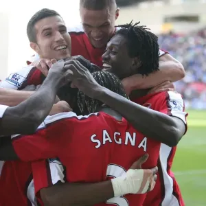 Alex Song celebrates scoring Arsenals 4th goal with his team mates