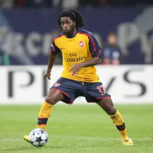 Alex Song: A Force to Reckon With in Arsenal's UEFA Champions League Battle at Valeri Lobanovski Stadium (17/9/2008)