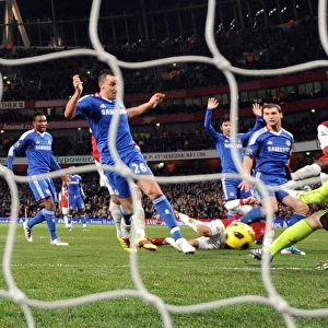 Alex Song scores Arsenals 1st goal past Petr Czech (Chelsea). Arsenal 3: 1 Chelsea