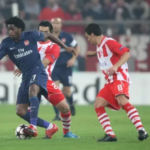 Alex Song's Brilliant Performance: Arsenal's 1-0 Win Over Olympiacos in Champions League Group H