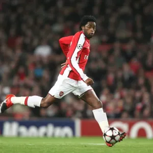 Alex Song's Dominant Performance: Arsenal's 4-1 Champions League Victory over AZ Alkmaar Alex Song's Dominant Performance: Arsenal's 4-1 Champions League Victory over AZ Alkmaar