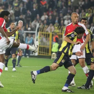Alex Song's Stunner: Arsenal's 4-2 Goal vs. Fenerbahce in Champions League Alex Song's Stunner: Arsenal's 4-2 Goal vs. Fenerbahce in Champions League