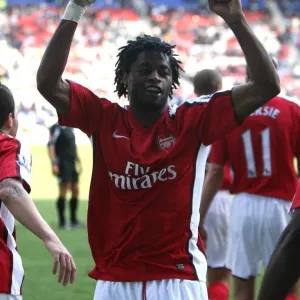 Alex Song's Thrilling Goal Celebration: Arsenal's Game-Changer vs. Wigan Athletic (4-1) Alex Song's Thrilling Goal Celebration: Arsenal's Game-Changer vs. Wigan Athletic (4-1)