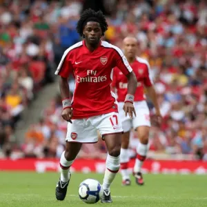Alex Song's Triumph: Arsenal's 3-Andahalf-0 Victory over Rangers at the Emirates Cup, 2009