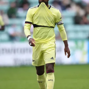 Alexandre Lacazette in Action: Arsenal's Pre-Season Battle at Easter Road