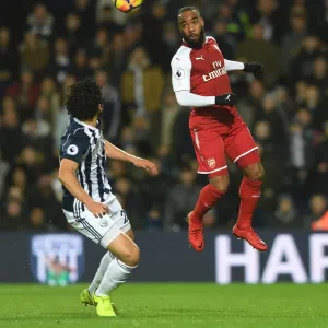 Alexandre Lacazette (Arsenal) Ahmed Hegazi (WBA). West Bromwich Albion 1: 1 Arsenal