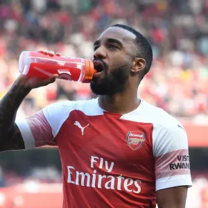 Alexandre Lacazette Print - Arsenal Gatorade Photo Alexandre Lacazette Print - Arsenal Gatorade Photo