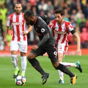 Alexandre Lacazette (Arsenal) Joe Allen (Stoke). Stoke City 1: 0 Arsenal. Premier League