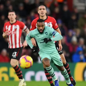 Alexandre Lacazette (Arsenal) Oriol Romeu (Southampton). Southampton 3: 2 Arsenal