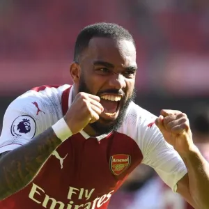 Alexandre Lacazette Scores Arsenal's Second Goal vs Burnley (2017-18) Alexandre Lacazette Scores Arsenal's Second Goal vs Burnley (2017-18)