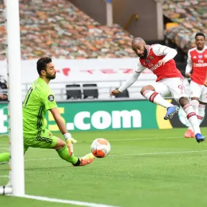 Alexandre Lacazette Scores Arsenal's Second Goal: Wolverhampton Wanderers vs Arsenal, Premier League 2019-2020 (July 4, 2020)