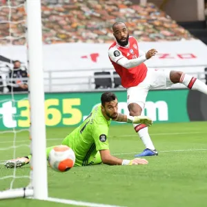 Alexandre Lacazette Scores Arsenal's Second Goal: Wolverhampton Wanderers vs Arsenal, Premier League 2019-2020