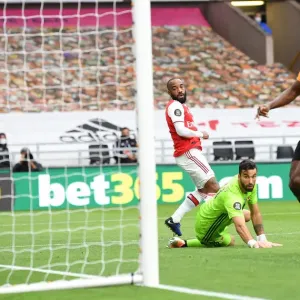 Alexandre Lacazette Scores Arsenal's Second Goal: Wolverhampton Wanderers vs Arsenal, Premier League 2019-2020