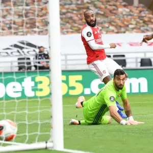 Alexandre Lacazette Scores Arsenal's Second Goal: Wolverhampton Wanderers vs Arsenal FC, Premier League 2019-2020