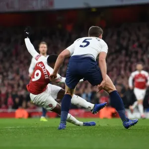 Alexandre Lacazette Scores Third Goal: Arsenal FC vs. Tottenham Hotspur, Premier League 2018-19