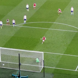Alexandre Lacazette Scores Penalty: Arsenal's Thrilling Victory Over Tottenham in the Premier League 2020-21