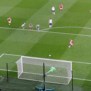 Alexandre Lacazette's Penalty Seals Thrilling Arsenal Victory over Tottenham Hotspur in Premier League 2020-21