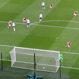 Alexandre Lacazette's Penalty: Thrilling Arsenal Victory over Tottenham in the Premier League