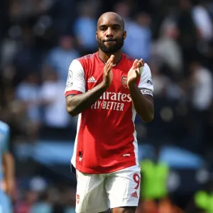 Alexis Lacazette Applauds Arsenal Fans After Manchester City Showdown (2021-22)