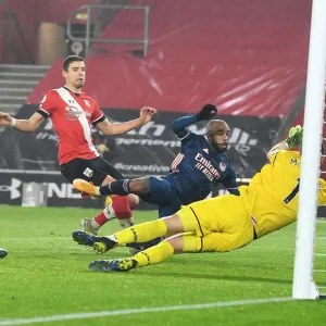 Alexis Lacazette Scores Third: Arsenal's Triumph at Empty St. Mary's Stadium, Premier League 2021
