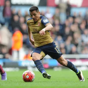 Alexis Sanchez in Action: Arsenal vs. West Ham United, Premier League 2015-16