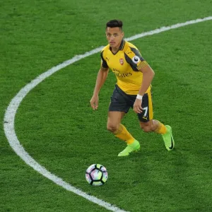 Alexis Sanchez in Action: Arsenal vs Crystal Palace Premier League Clash (2016-17)