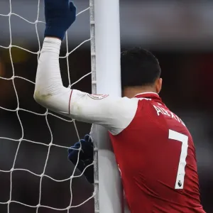 Alexis Sanchez in Action: Arsenal vs Newcastle United, Premier League 2017-18