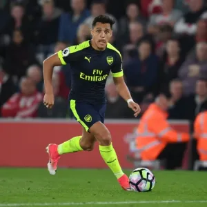 Alexis Sanchez in Action: Arsenal vs Southampton, Premier League 2016-17