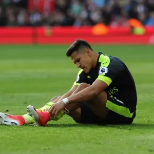 Alexis Sanchez in Action: Arsenal's Star Performance Against Stoke City, Premier League 2016-17