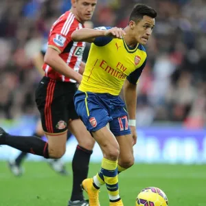 Alexis Sanchez in Action: Arsenal's Star Performance against Sunderland, Premier League 2014/15