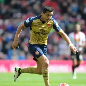 Alexis Sanchez in Action: Arsenal's Star Performance against Sunderland, Premier League 2015-16