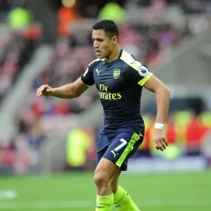 Alexis Sanchez in Action: Arsenal's Star Performer vs. Sunderland, Premier League 2016-17