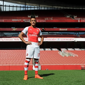 Alexis Sanchez (Arsenal). Arsenal 1st Team Photocall. Emirates Stadium, 7 / 8 / 14. Credit