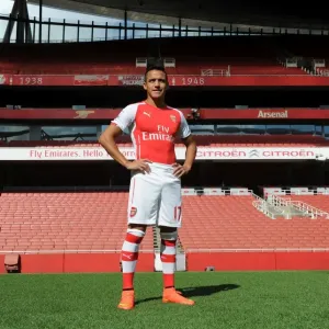 Alexis Sanchez (Arsenal). Arsenal 1st Team Photocall. Emirates Stadium, 7 / 8 / 14. Credit
