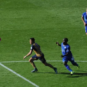 Alexis Sanchez (Arsenal) N Golo Kante (Leicester). Leicester City 2: 5 Arsenal