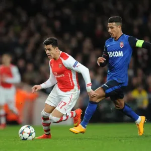 Alexis Sanchez (Arsenal) Nabil Dirar (Monaco). Arsenal 1: 3 AS Monaco. UEFA Champions League