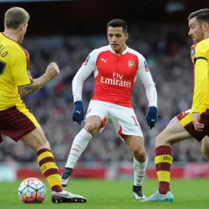 Alexis Sanchez (Arsenal) nutmeg assist on Scott Arfield (Burnley). Arsenal 2: 1 Burnley