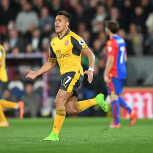 Alexis Sanchez: Arsenal Star in Action Against Crystal Palace, Premier League 2016-17