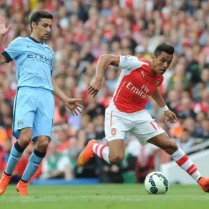 Alexis Sanchez Outsmarts Jesus Navas: A Moment of Magic from the 2014-15 Arsenal vs Manchester City Match
