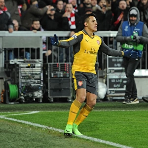 Alexis Sanchez Scores for Arsenal Against Bayern Munich in 2017 Champions League First Leg