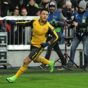 Alexis Sanchez Scores Dramatic Goal for Arsenal against Bayern Munich in UEFA Champions League 2016-17 Alexis Sanchez Scores Dramatic Goal for Arsenal against Bayern Munich in UEFA Champions League 2016-17