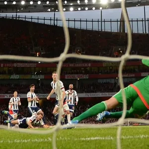 Alexis Sanchez Scores First Goal for Arsenal: Arsenal 1-0 West Bromwich Albion, Premier League 2015-16 Alexis Sanchez Scores First Goal for Arsenal: Arsenal 1-0 West Bromwich Albion, Premier League 2015-16