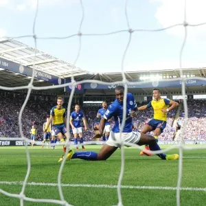 Alexis Sanchez Scores Stunner Past Morgan and Koschesky: Leicester City vs. Arsenal (2014-15)