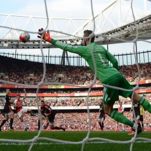 Alexis Sanchez Scores Thrilling Third Goal Against Manchester United in Arsenal's Victory Alexis Sanchez Scores Thrilling Third Goal Against Manchester United in Arsenal's Victory